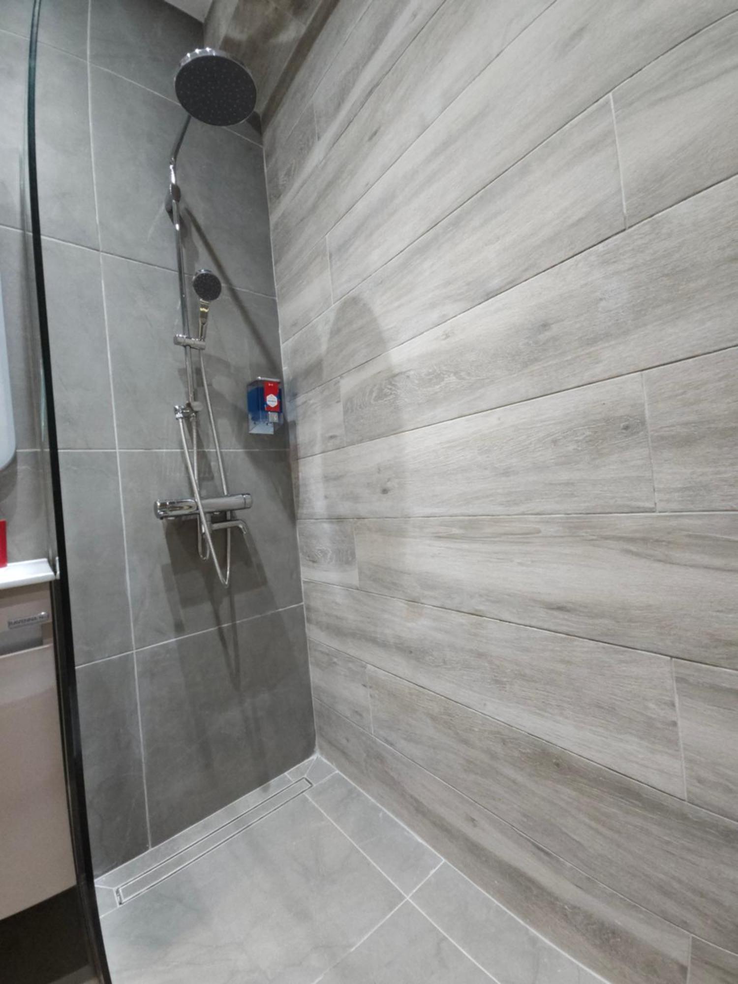 Dione Luxury Business In The Heart Of Apartment